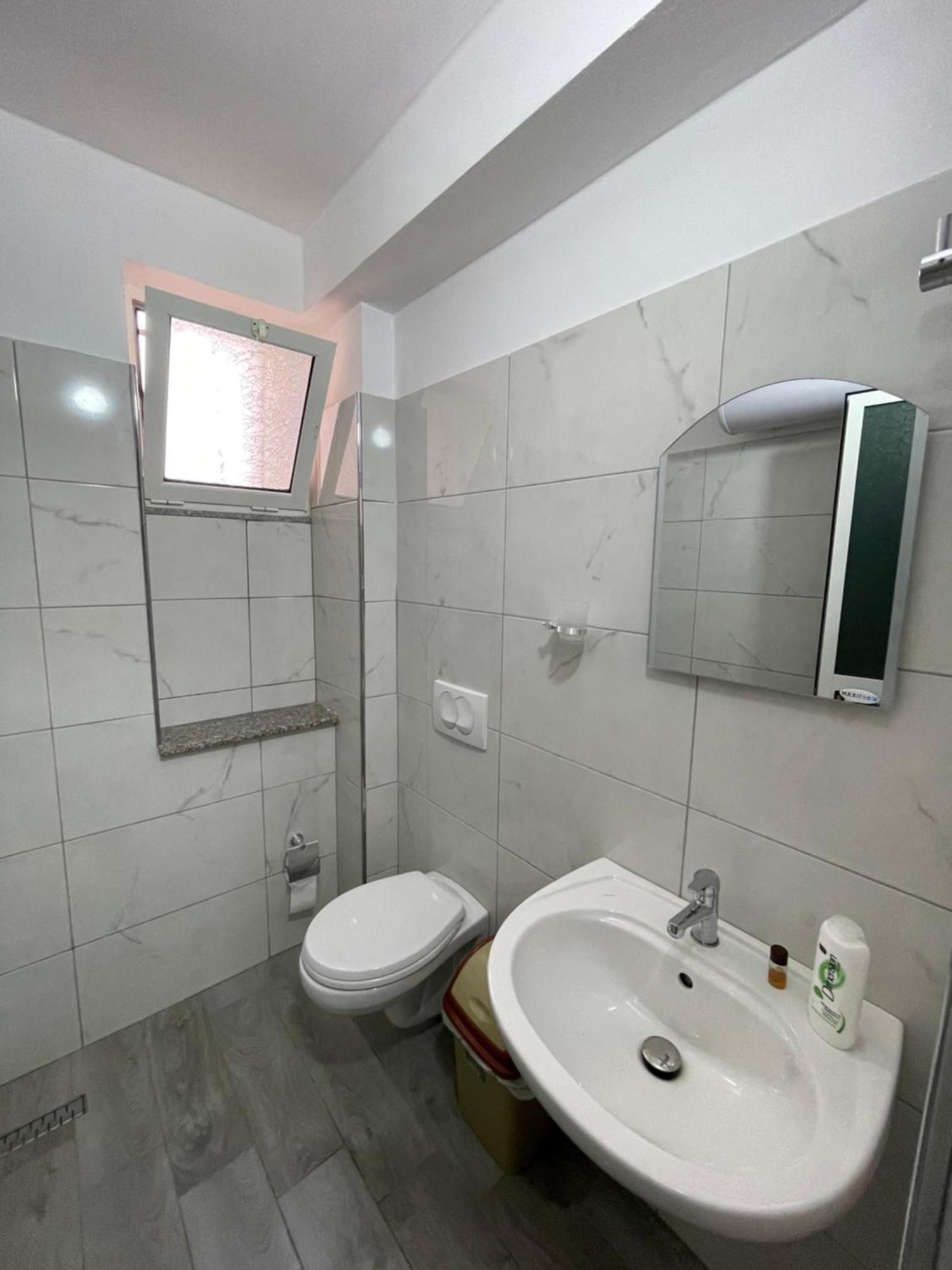 Vila Vladi Durres Luaran gambar