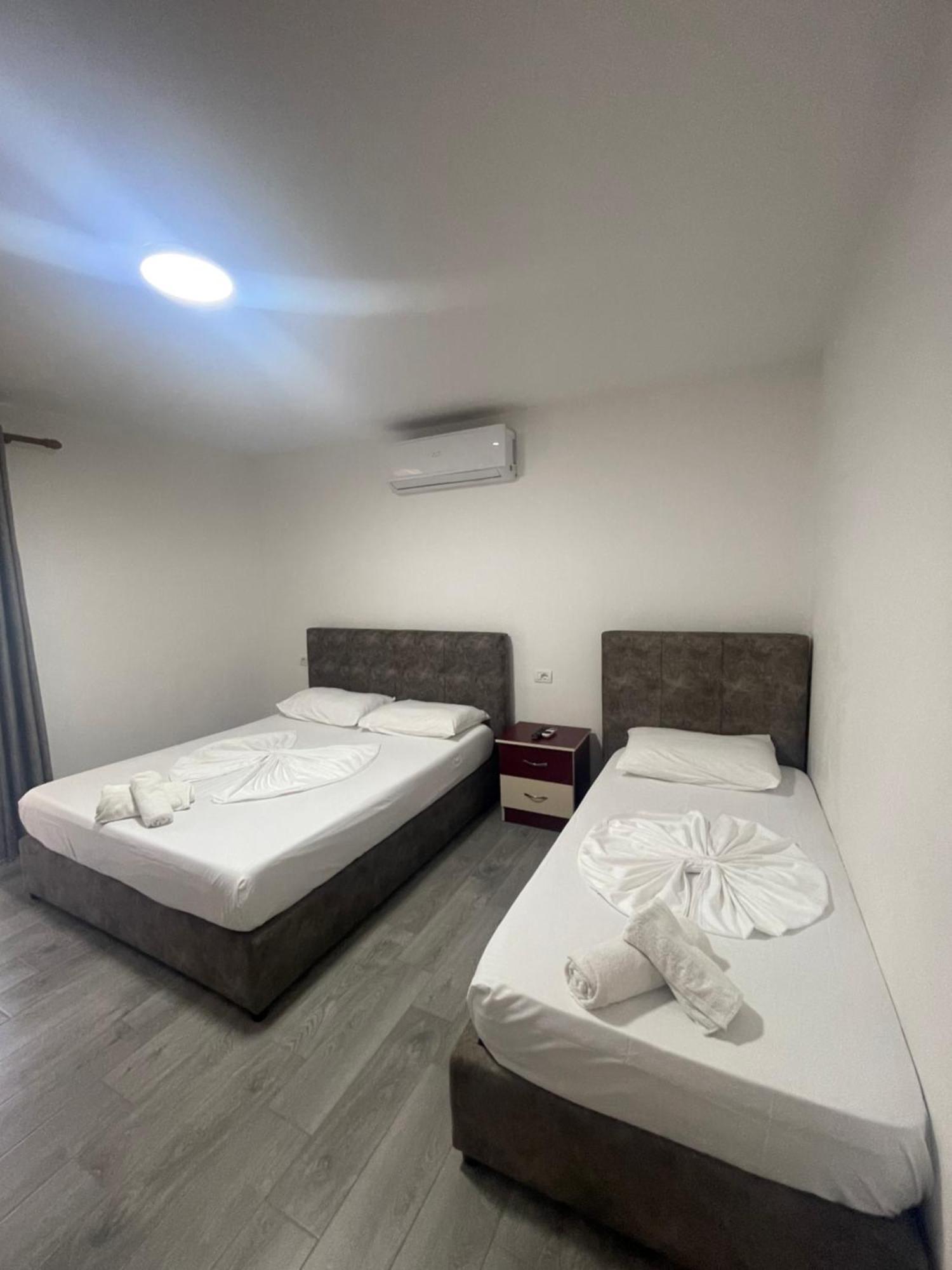 Vila Vladi Durres Luaran gambar