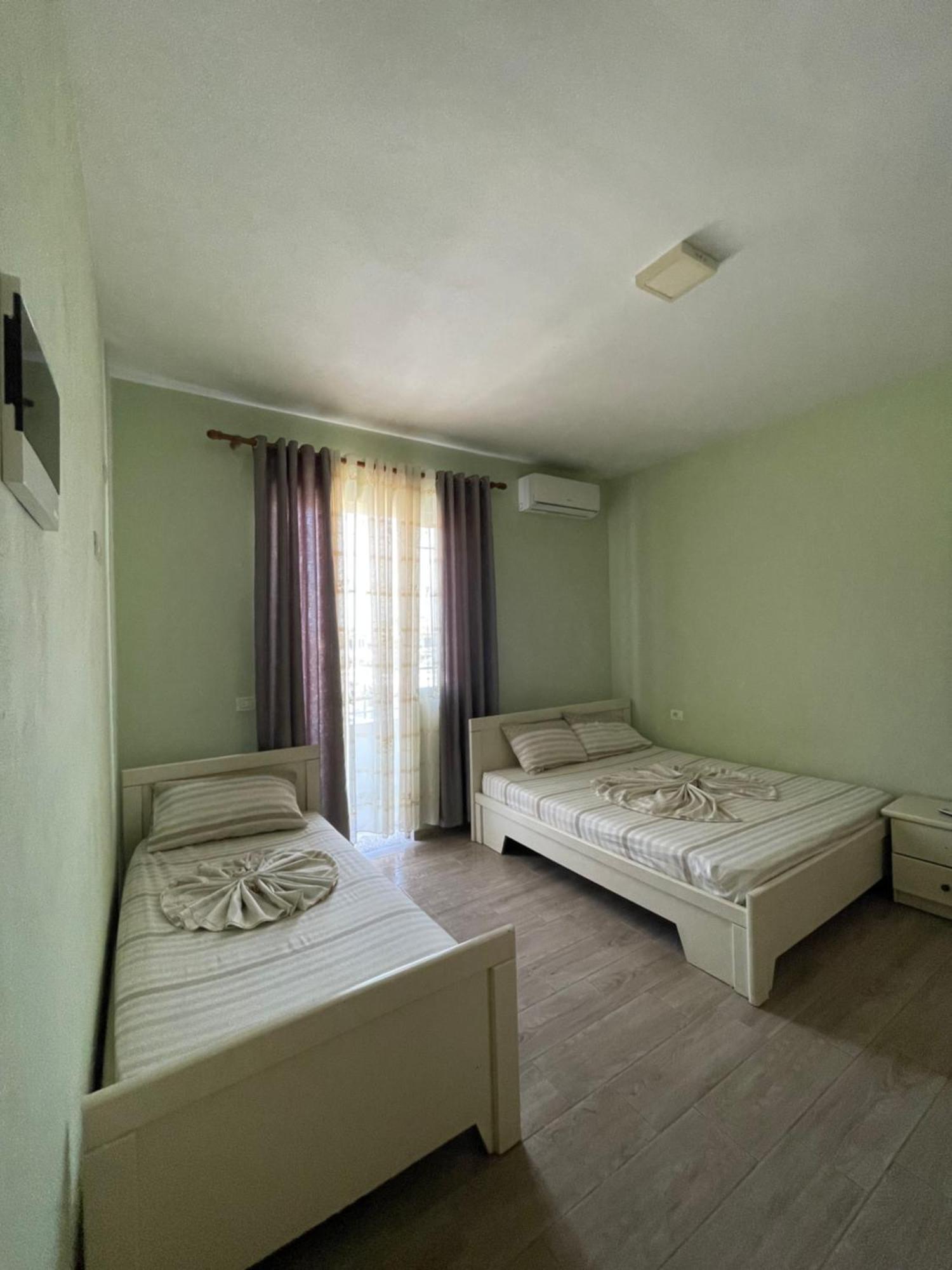 Vila Vladi Durres Luaran gambar