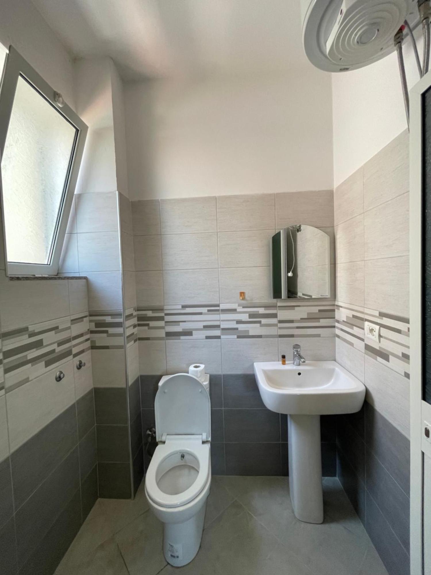 Vila Vladi Durres Luaran gambar
