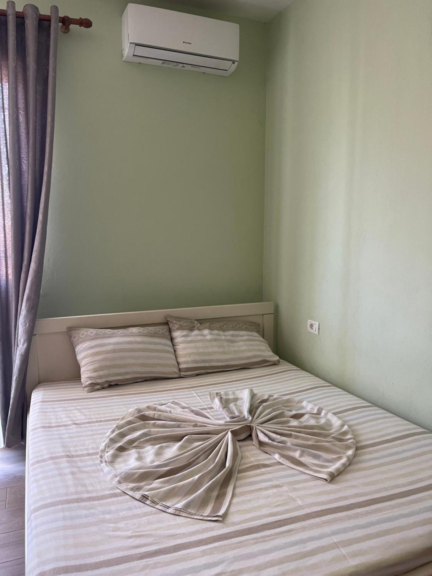 Vila Vladi Durres Luaran gambar