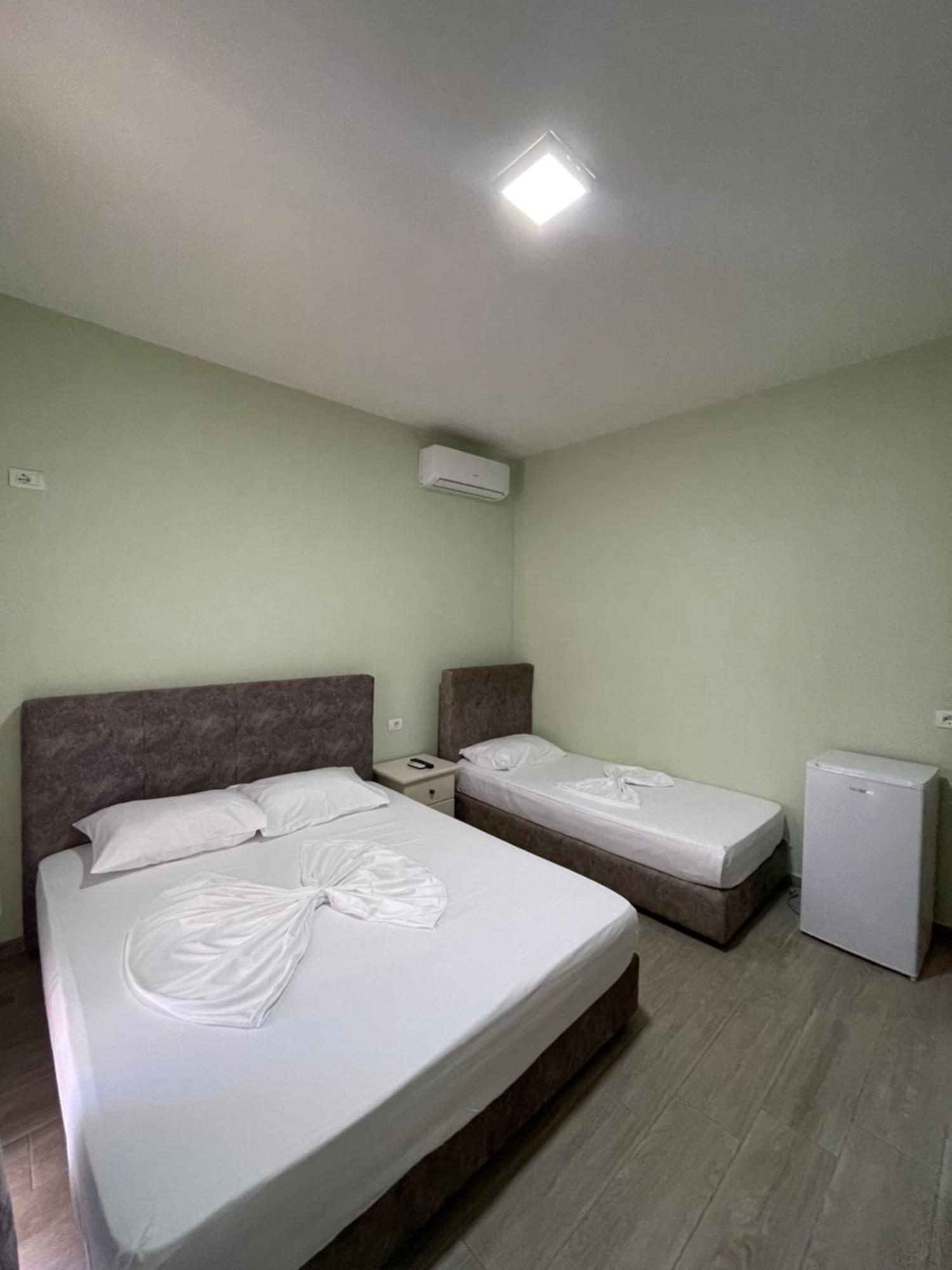 Vila Vladi Durres Luaran gambar