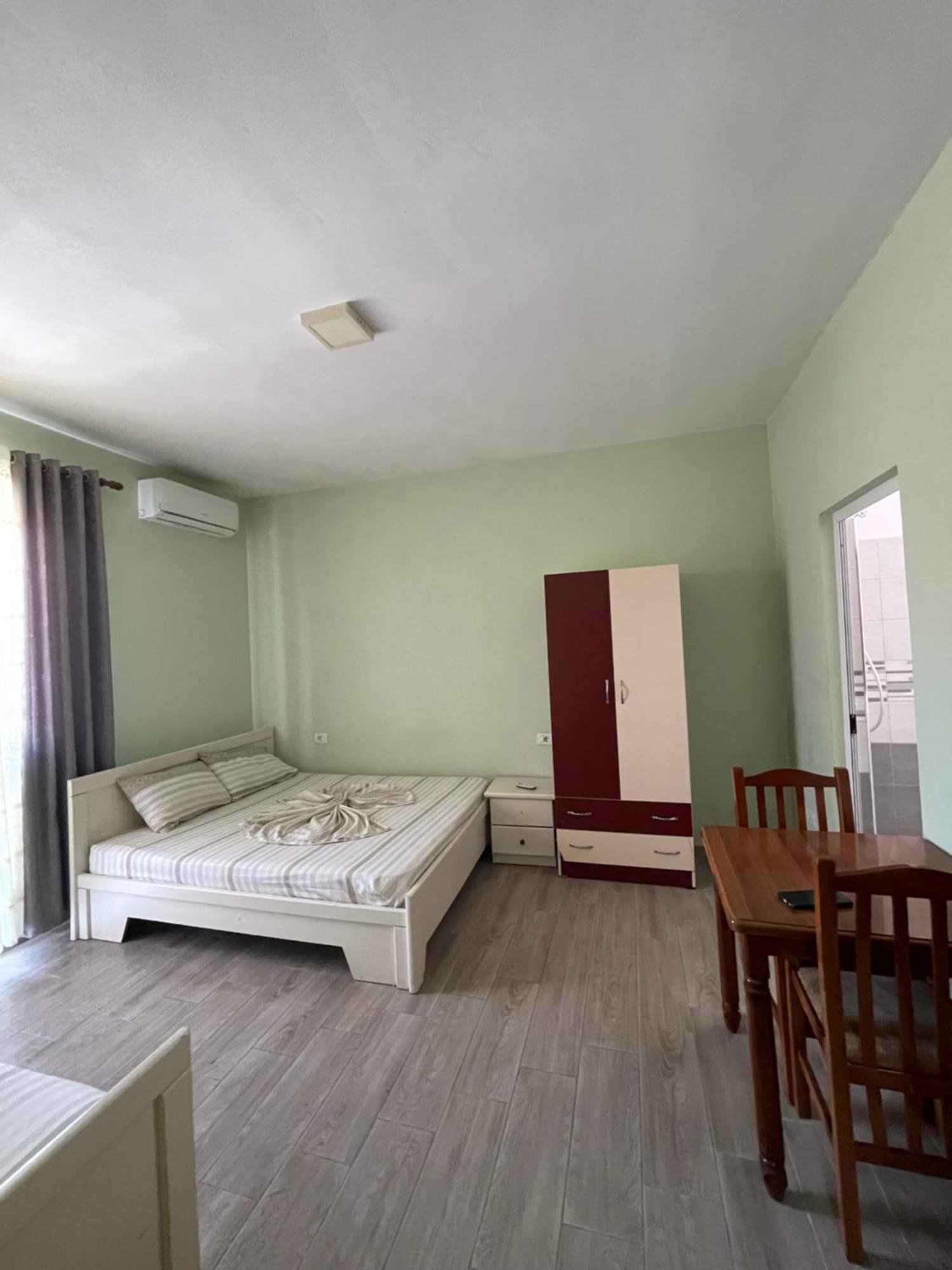 Vila Vladi Durres Luaran gambar