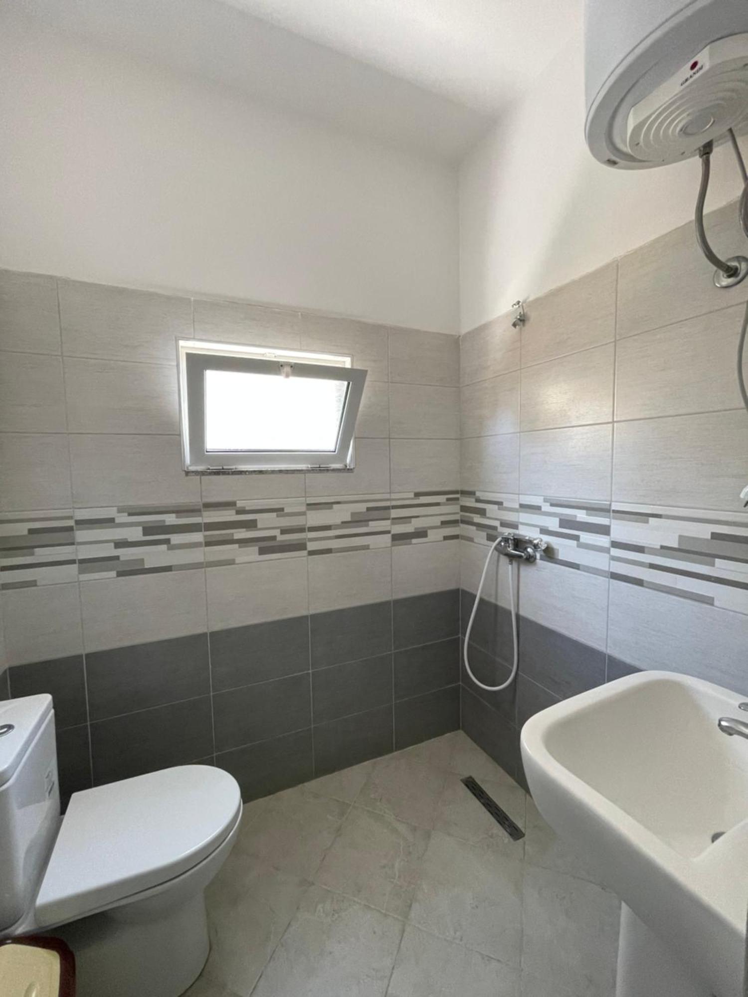 Vila Vladi Durres Luaran gambar