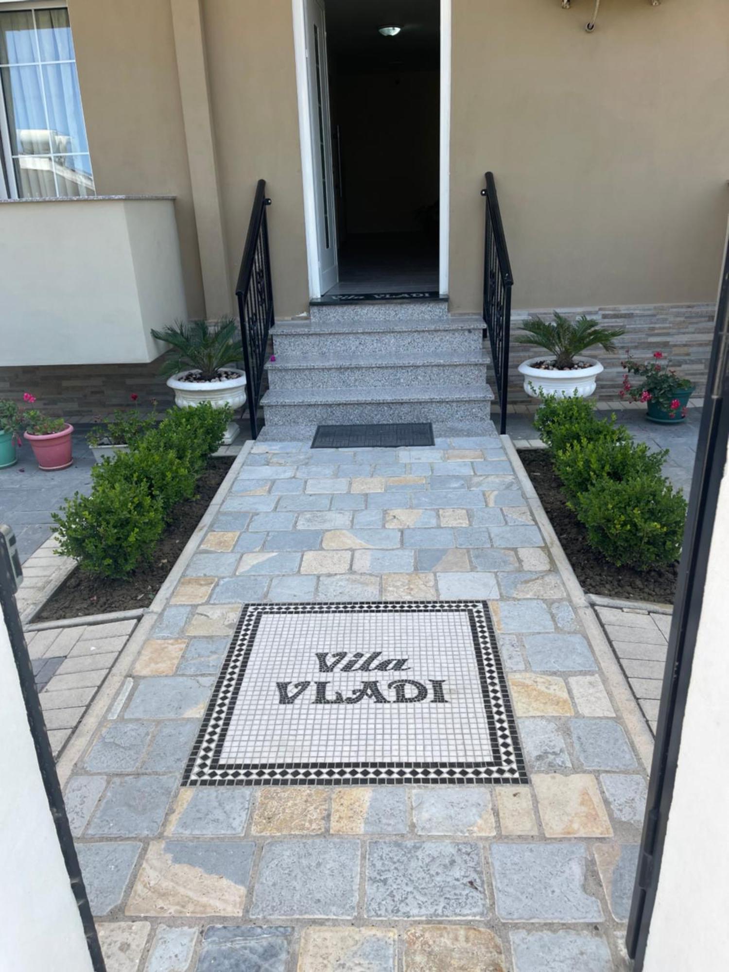 Vila Vladi Durres Luaran gambar