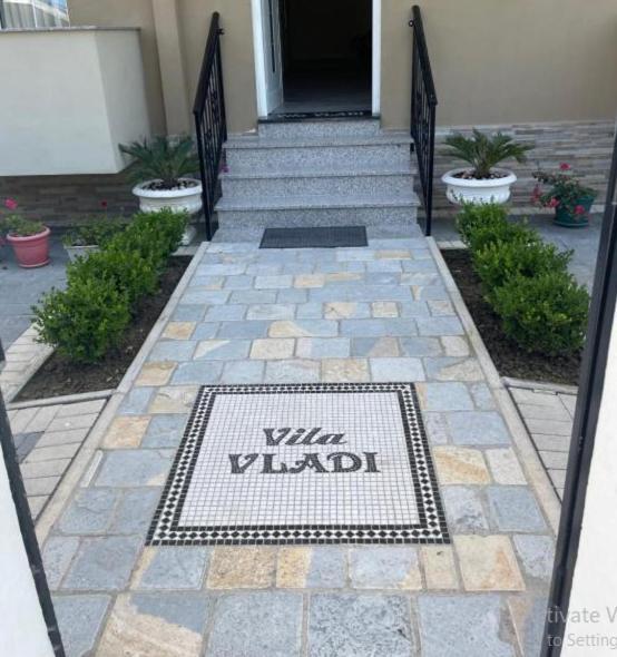 Vila Vladi Durres Luaran gambar